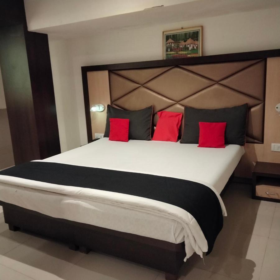 Hotel Everest Lodging נאווי מומבאי מראה חיצוני תמונה