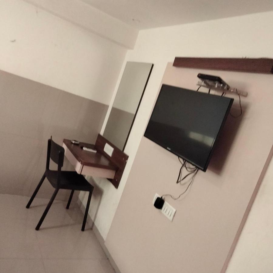 Hotel Everest Lodging נאווי מומבאי מראה חיצוני תמונה