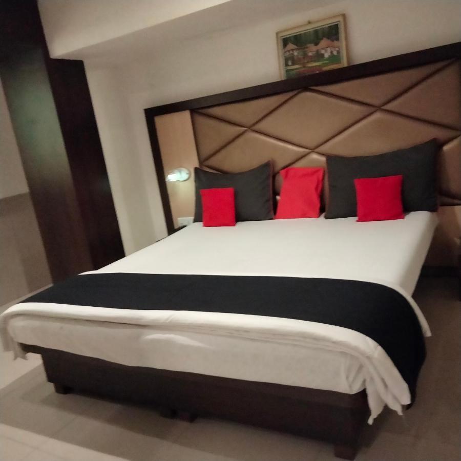 Hotel Everest Lodging נאווי מומבאי מראה חיצוני תמונה
