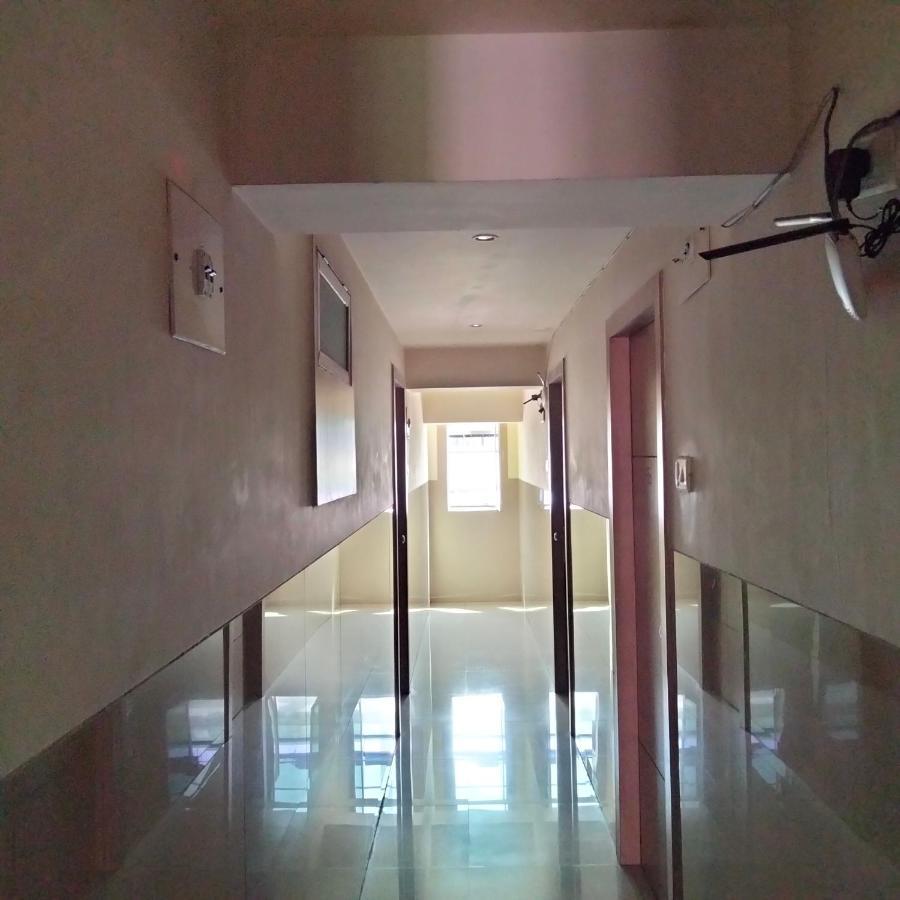 Hotel Everest Lodging נאווי מומבאי מראה חיצוני תמונה