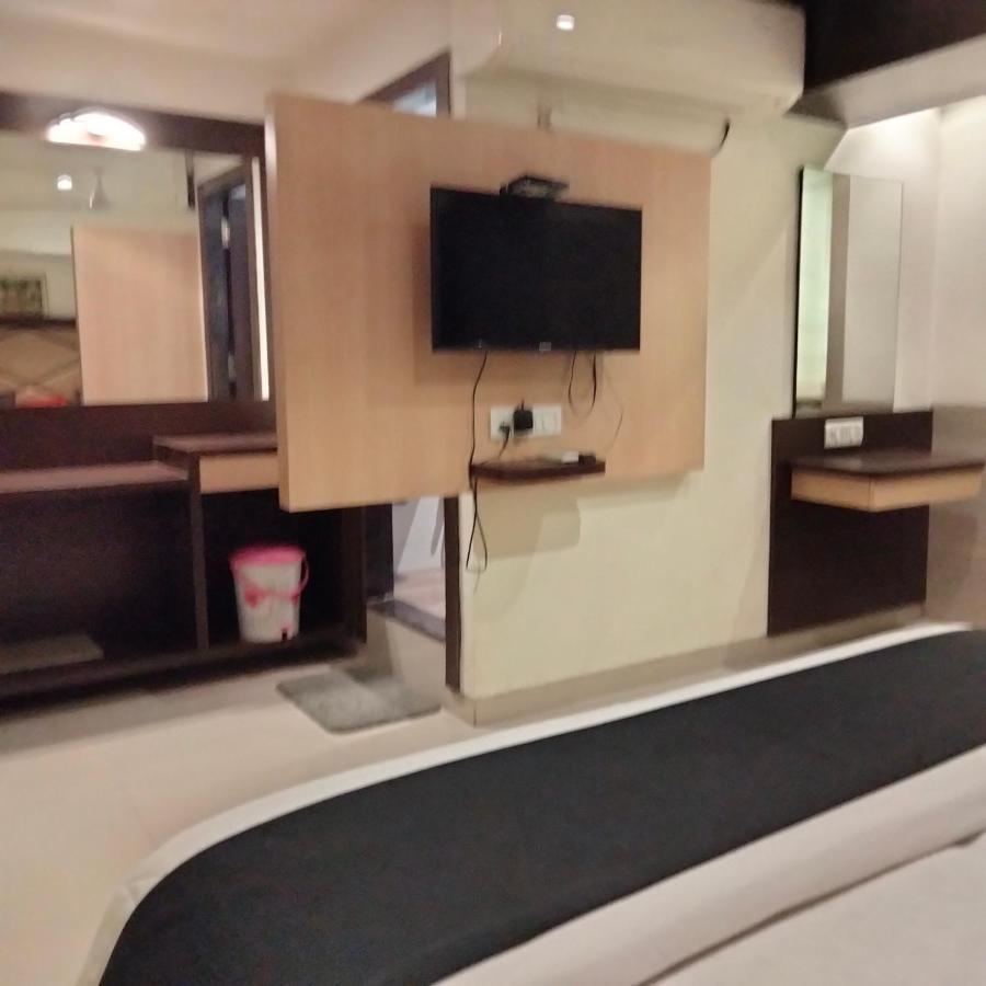 Hotel Everest Lodging נאווי מומבאי מראה חיצוני תמונה