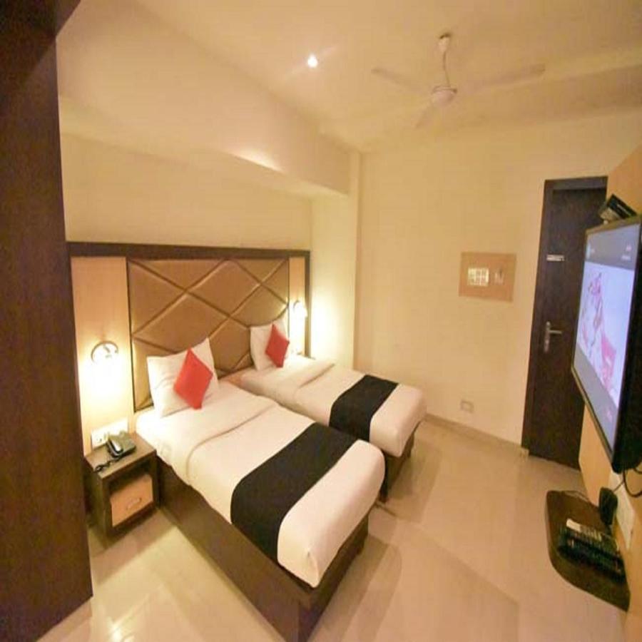 Hotel Everest Lodging נאווי מומבאי מראה חיצוני תמונה