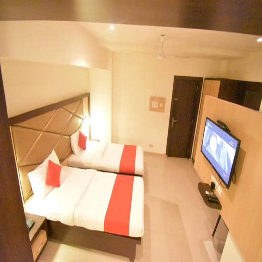 Hotel Everest Lodging נאווי מומבאי מראה חיצוני תמונה