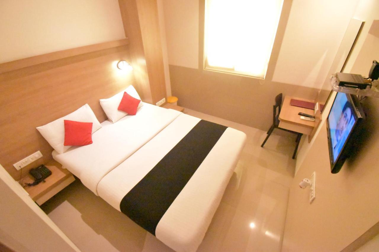 Hotel Everest Lodging נאווי מומבאי מראה חיצוני תמונה