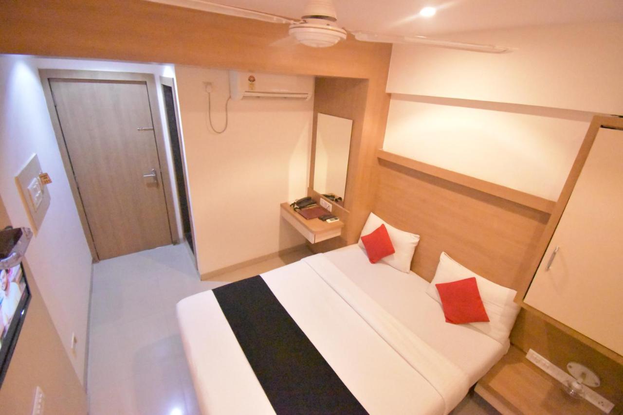 Hotel Everest Lodging נאווי מומבאי מראה חיצוני תמונה