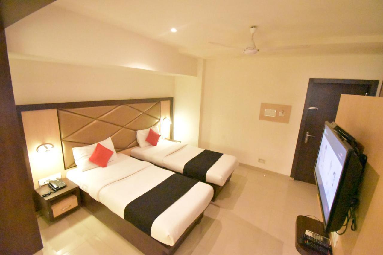 Hotel Everest Lodging נאווי מומבאי מראה חיצוני תמונה