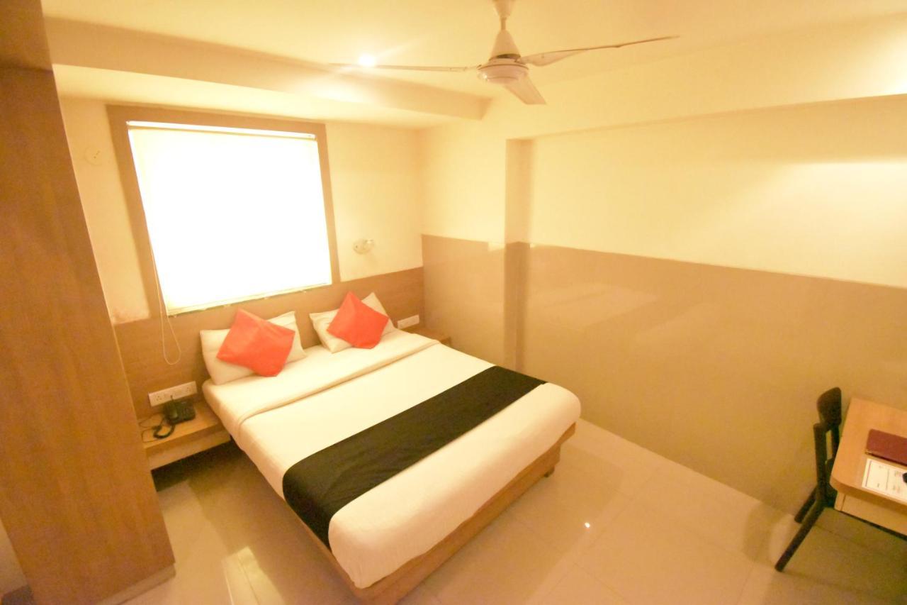 Hotel Everest Lodging נאווי מומבאי מראה חיצוני תמונה