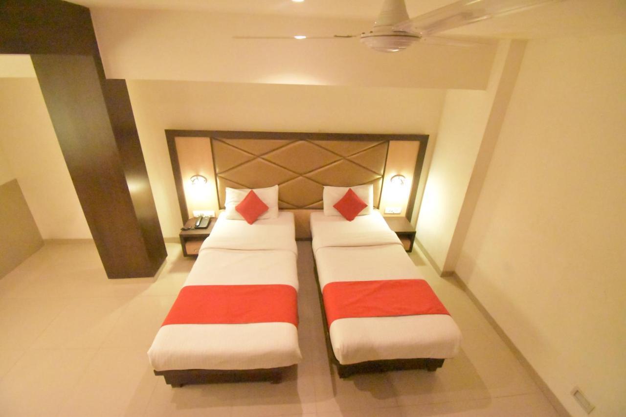 Hotel Everest Lodging נאווי מומבאי מראה חיצוני תמונה
