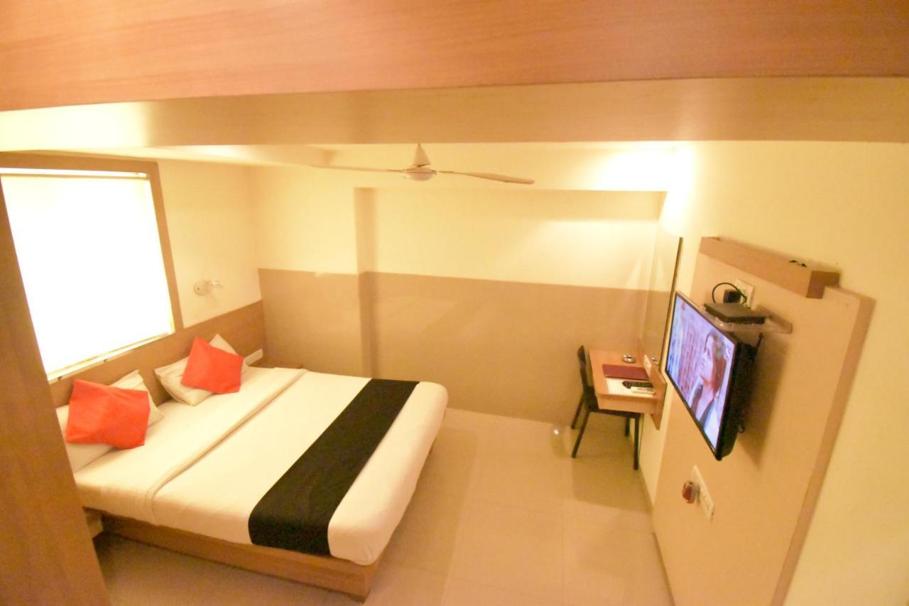 Hotel Everest Lodging נאווי מומבאי מראה חיצוני תמונה