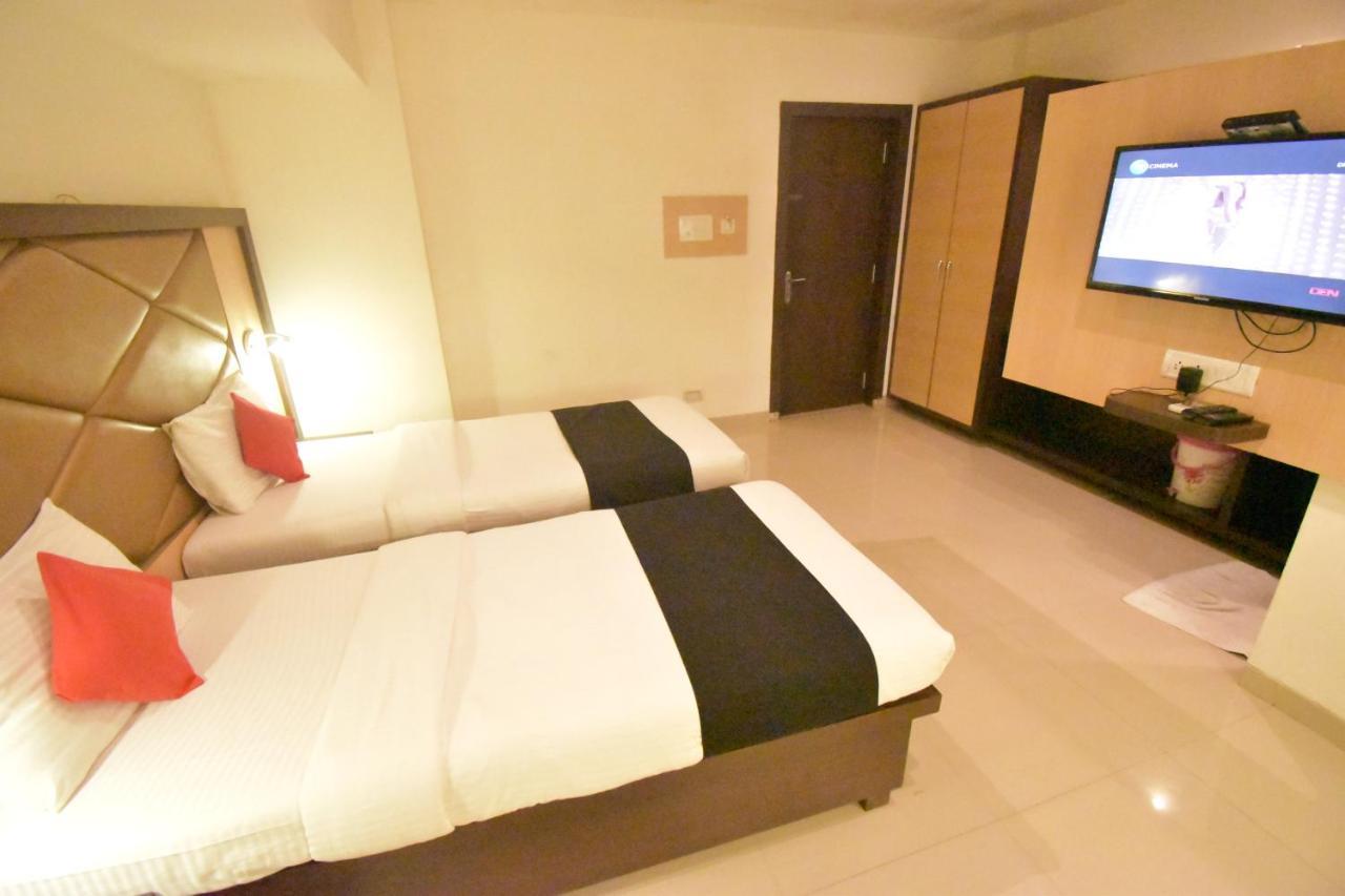 Hotel Everest Lodging נאווי מומבאי מראה חיצוני תמונה